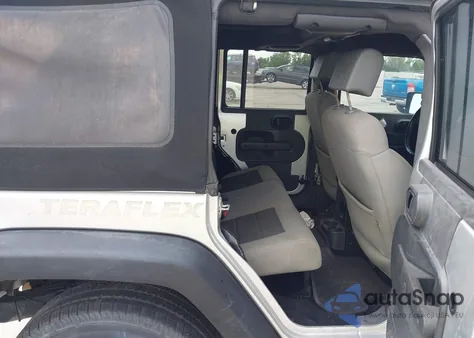 2010 Jeep Wrangler Unlimited Rubicon z USA, uszkodzony, nr VIN 1J4HA6H11AL221245